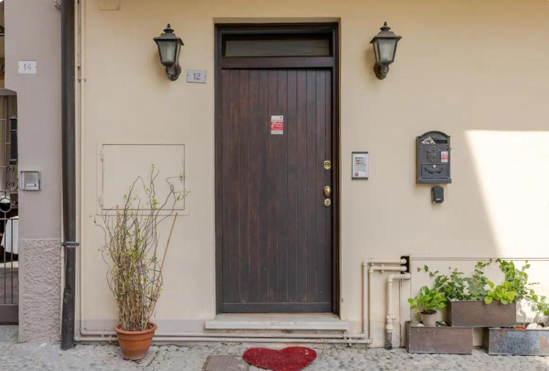 Affascinante Appartamento Nel Castello. Moniga del Garda 外观 照片