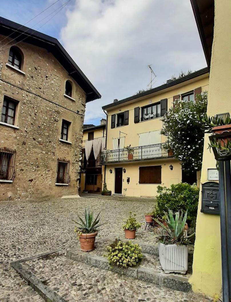 Affascinante Appartamento Nel Castello. Moniga del Garda 外观 照片